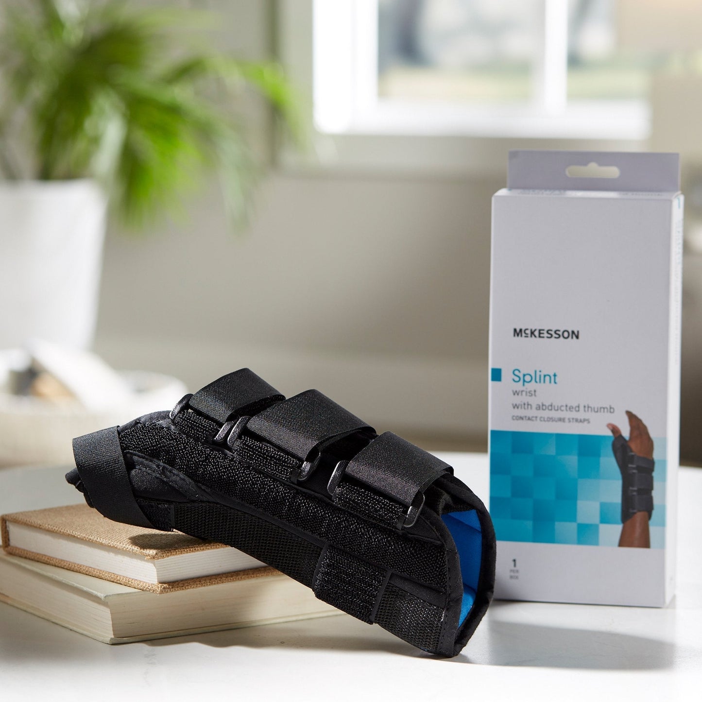 McKesson Right Wrist Splint with Abducted Thumb, Large