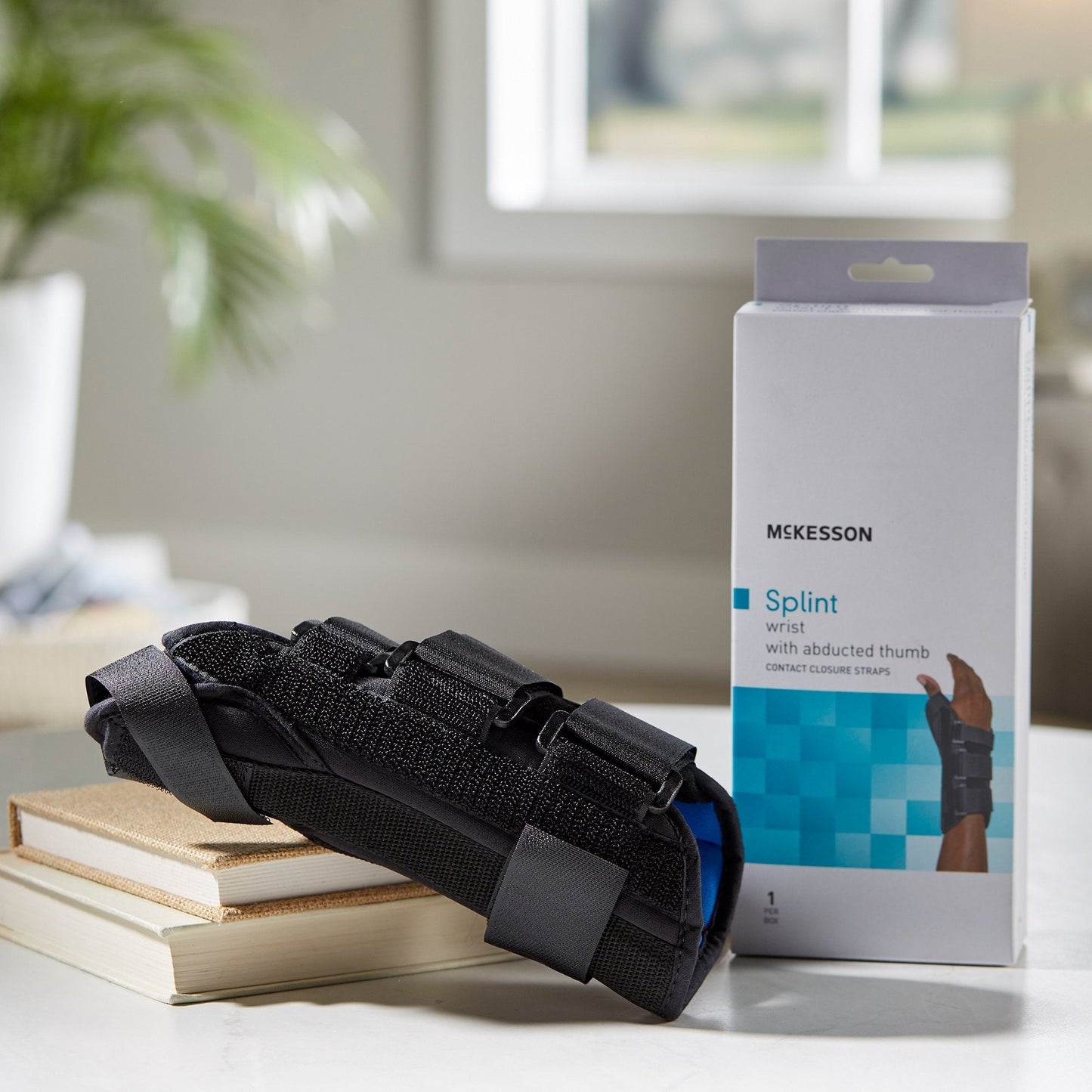 McKesson Right Wrist Splint with Abducted Thumb, Medium